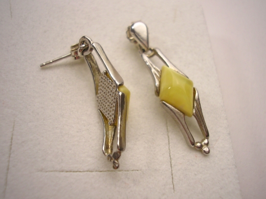 Bernstein-Ohrstecker mit 925er Silber