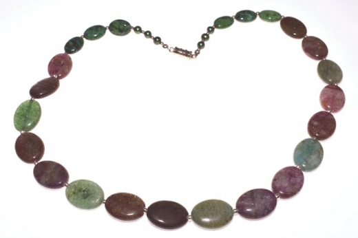 Wunderschne Halskette mit Fluoritgrn und dunkel lila  sowie Rubin-zoisit und Swasserperlen grn.