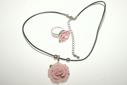 Set aus Rose Anhnger mit Ring