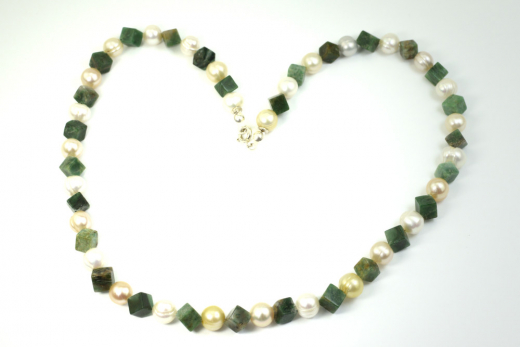 Afrika Jade Wrfel und Swasserperle Halskette
