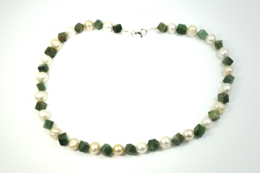 Afrika Jade Wrfel und Swasserperle Halskette