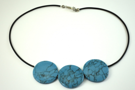 T�rkis�Halskette mit Kautschuk und�Verschluss Karabiner