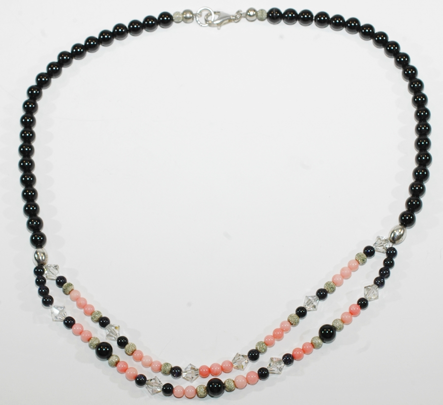 Schner Onyx/Koralle/Swarovski-Halskette mit 925er Silber