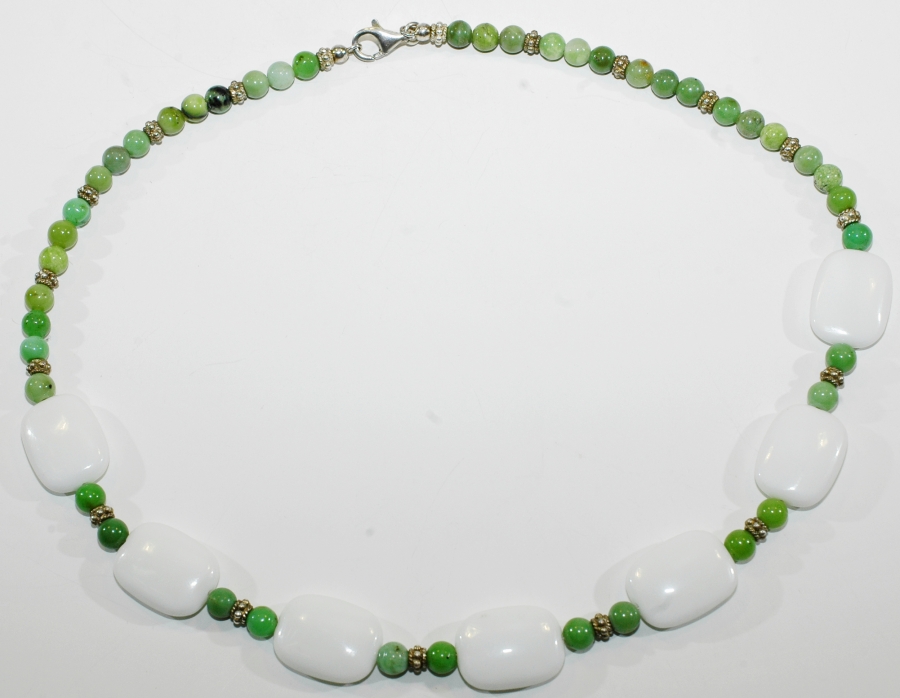 Wunderschne Burma Jade und Weie Koralle Halskette mit 925er Silber