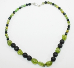 Peridot Nuggets/Burma Jade und Lava-Halskette mit 925er Silber