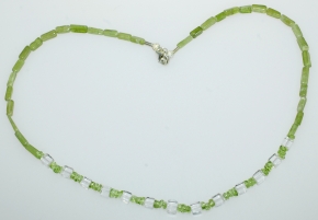 Wunderschner Peridot-Bergkristall Halskette mit 925er Silber