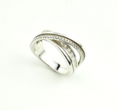 Wunderschne Ring in 925 Silber mit Zirkonia