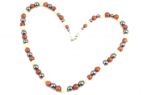Schaumkoralle Perlen rot- Halskette mit Hämatit und Natur Holz Perlen. Silber Karabiner Verschluss
