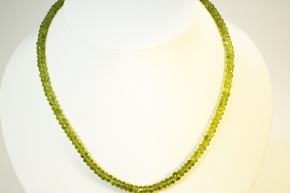 Wunderschner facettierte Peridot-Halskette mit 925er Silber