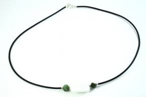 Wunderschne Halskette Koralle/Afrika Jade Wrfel mit Kautschuk