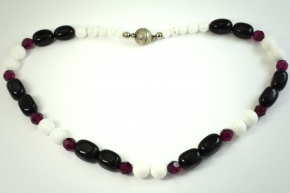 Wunderschne Onyx Nugget/Swarovski/Koralle-Halskette